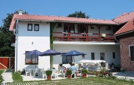 Penzion v zadu 190x121 Pension Kamzík